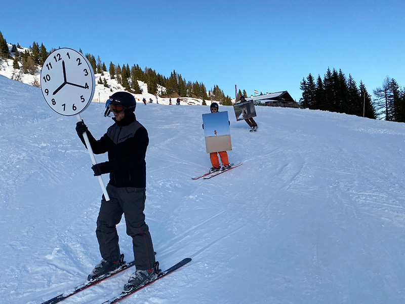 Gleichzeituhr im Schnee 2